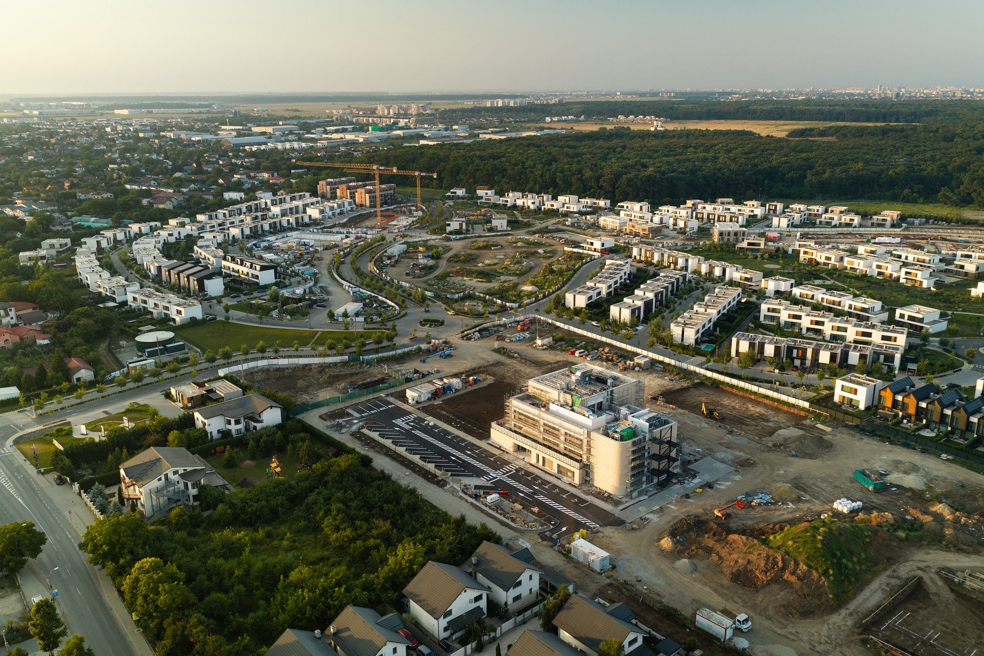 Proiect Rezidențial nZEB, Vile si Apartamente in Tunari
